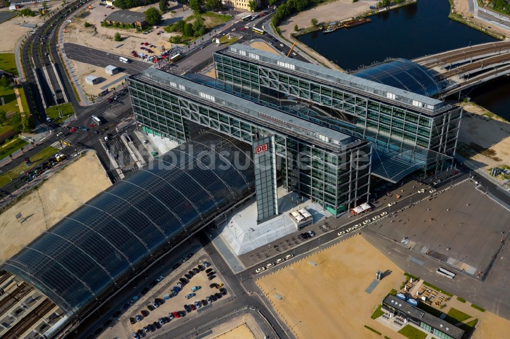 Berlin aus der Vogelperspektive: Hauptbahnhof der Deutschen Bahn in Berlin