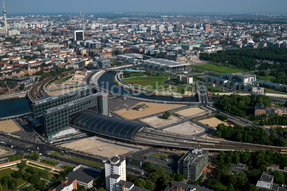 Luftbild Berlin - Hauptbahnhof der Deutschen Bahn in Berlin