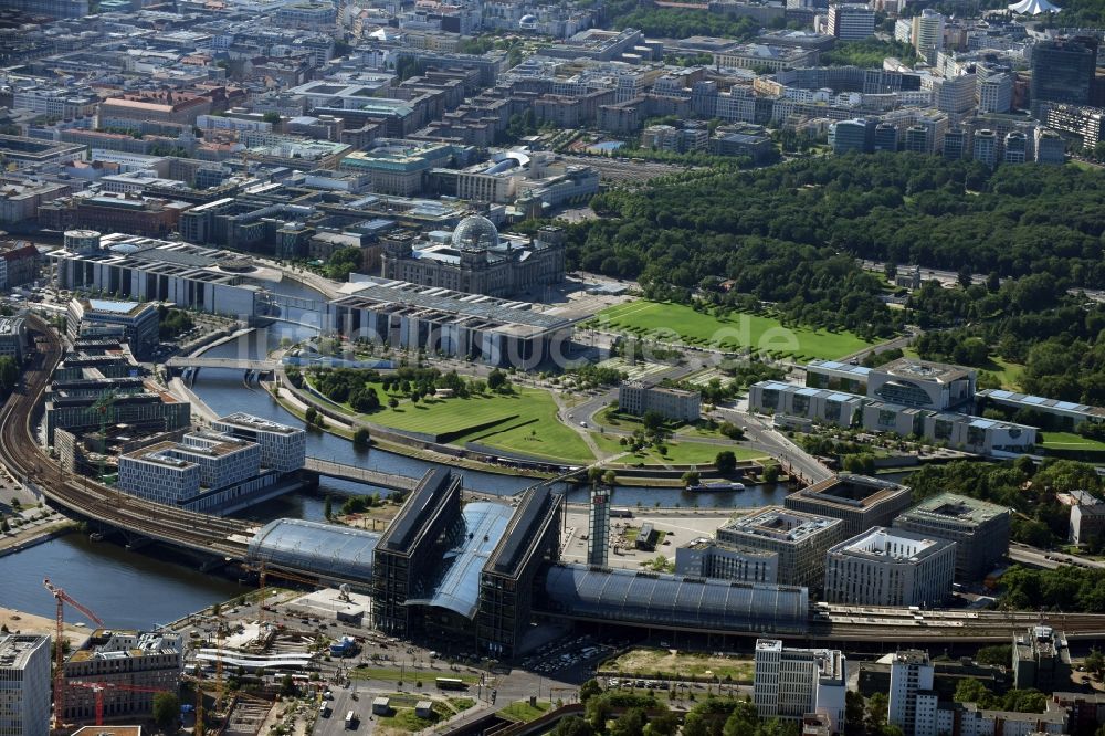 Berlin aus der Vogelperspektive: Hauptbahnhof der Deutschen Bahn in Berlin