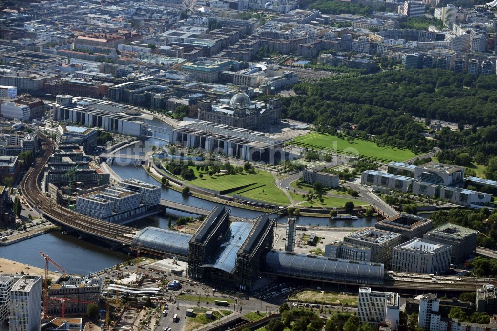 Luftbild Berlin - Hauptbahnhof der Deutschen Bahn in Berlin