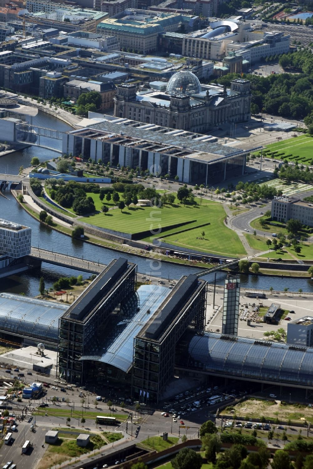 Luftbild Berlin - Hauptbahnhof der Deutschen Bahn in Berlin