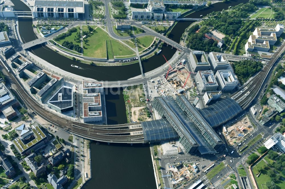 Luftbild Berlin - Hauptbahnhof der Deutschen Bahn in Berlin, Deutschland