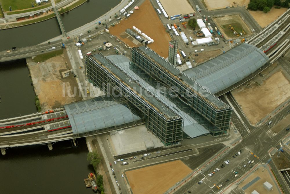 Luftbild Berlin - Hauptbahnhof der Deutschen Bahn in Berlin, Deutschland