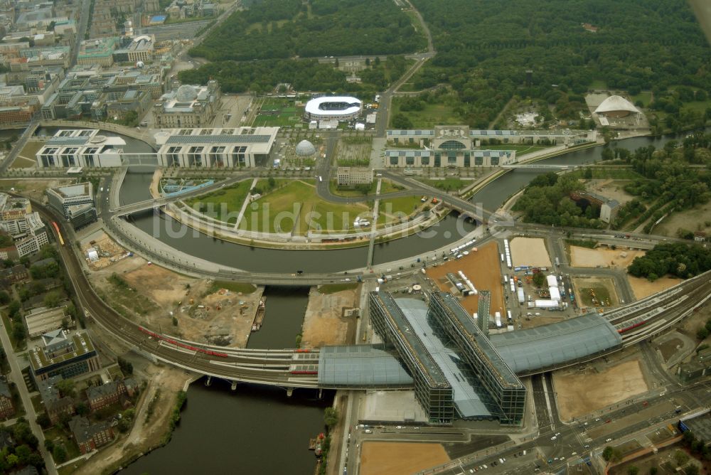 Berlin von oben - Hauptbahnhof der Deutschen Bahn in Berlin, Deutschland