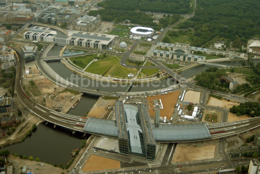 Luftbild Berlin - Hauptbahnhof der Deutschen Bahn in Berlin, Deutschland