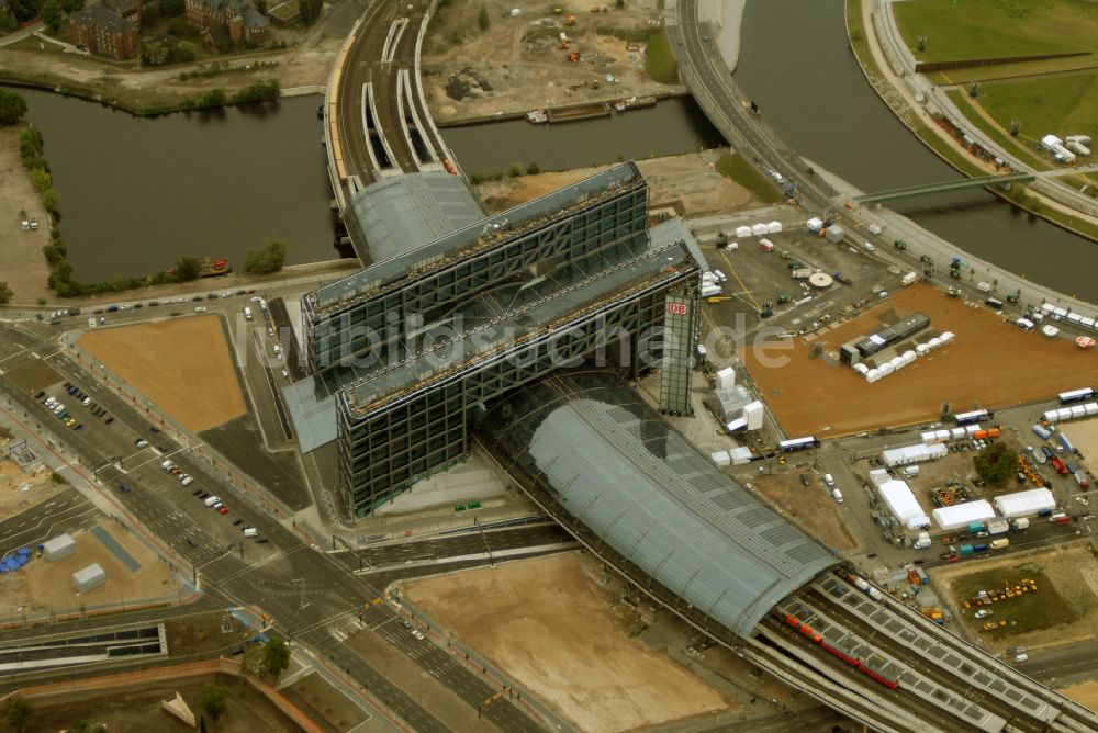 Berlin von oben - Hauptbahnhof der Deutschen Bahn in Berlin, Deutschland