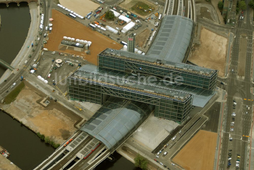 Luftbild Berlin - Hauptbahnhof der Deutschen Bahn in Berlin, Deutschland