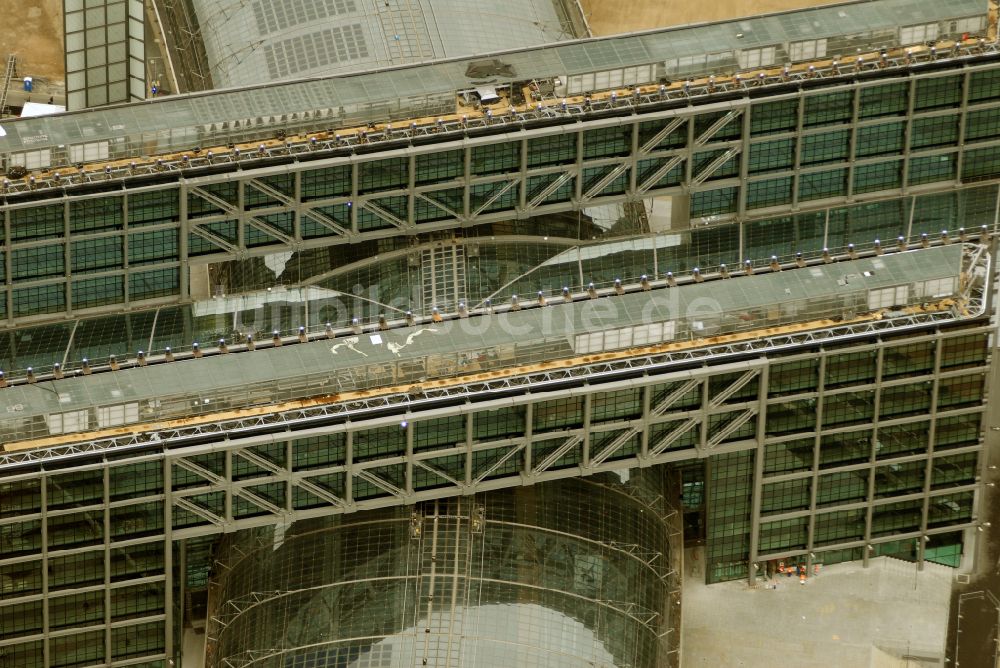 Luftaufnahme Berlin - Hauptbahnhof der Deutschen Bahn in Berlin, Deutschland