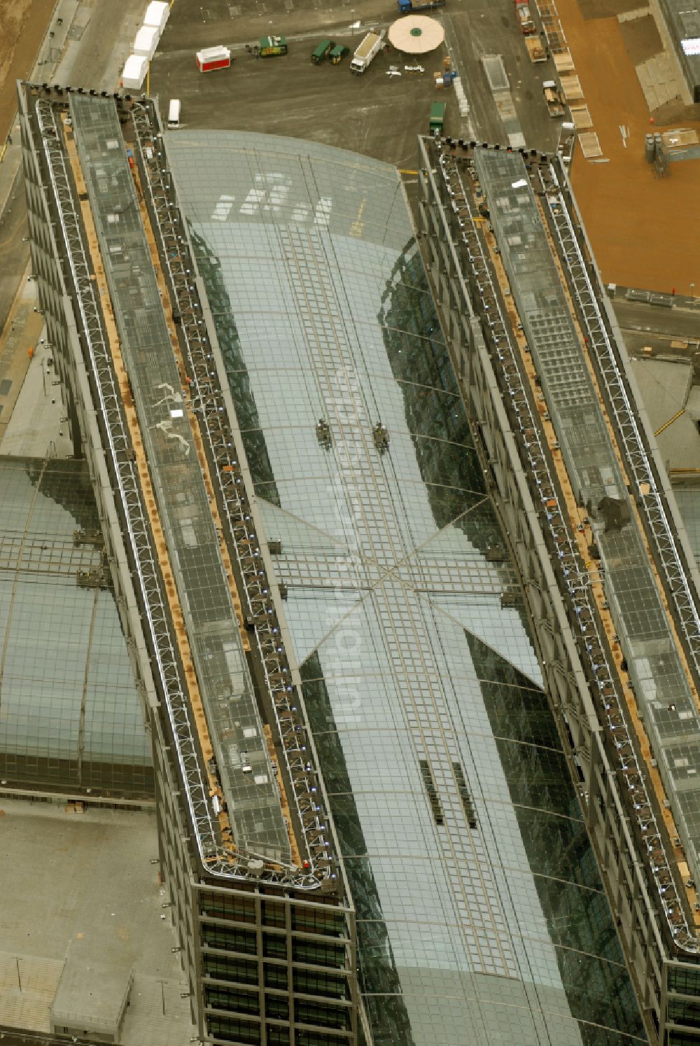 Berlin von oben - Hauptbahnhof der Deutschen Bahn in Berlin, Deutschland