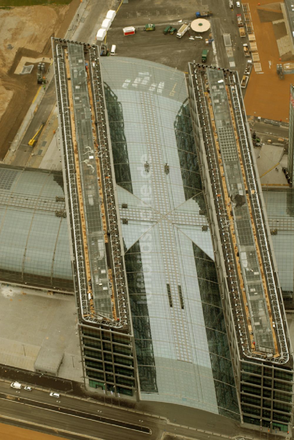 Berlin aus der Vogelperspektive: Hauptbahnhof der Deutschen Bahn in Berlin, Deutschland