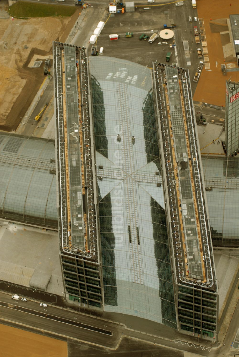 Luftbild Berlin - Hauptbahnhof der Deutschen Bahn in Berlin, Deutschland