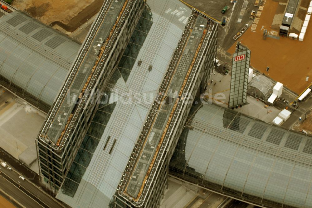 Luftaufnahme Berlin - Hauptbahnhof der Deutschen Bahn in Berlin, Deutschland