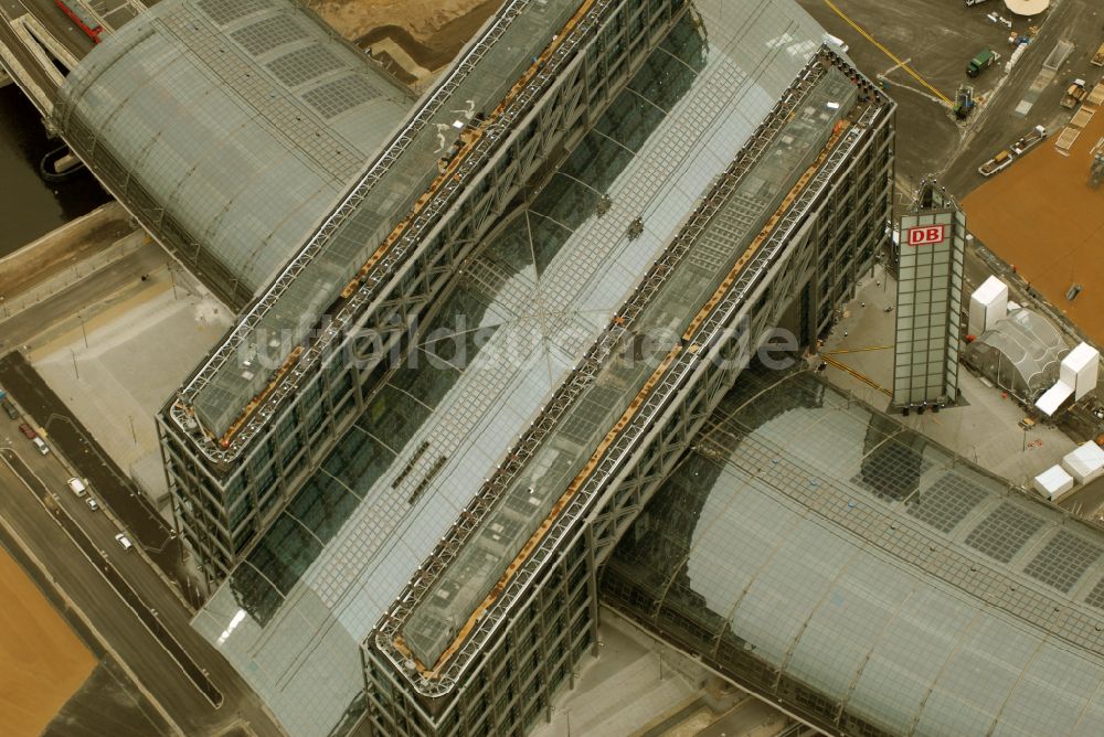 Berlin von oben - Hauptbahnhof der Deutschen Bahn in Berlin, Deutschland