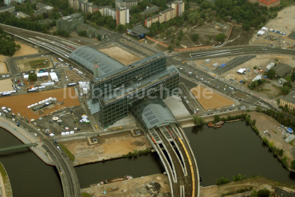 Luftbild Berlin - Hauptbahnhof der Deutschen Bahn in Berlin, Deutschland