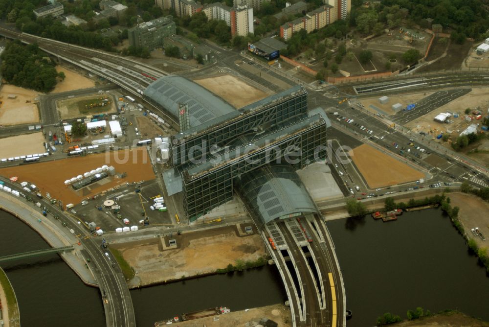 Luftaufnahme Berlin - Hauptbahnhof der Deutschen Bahn in Berlin, Deutschland