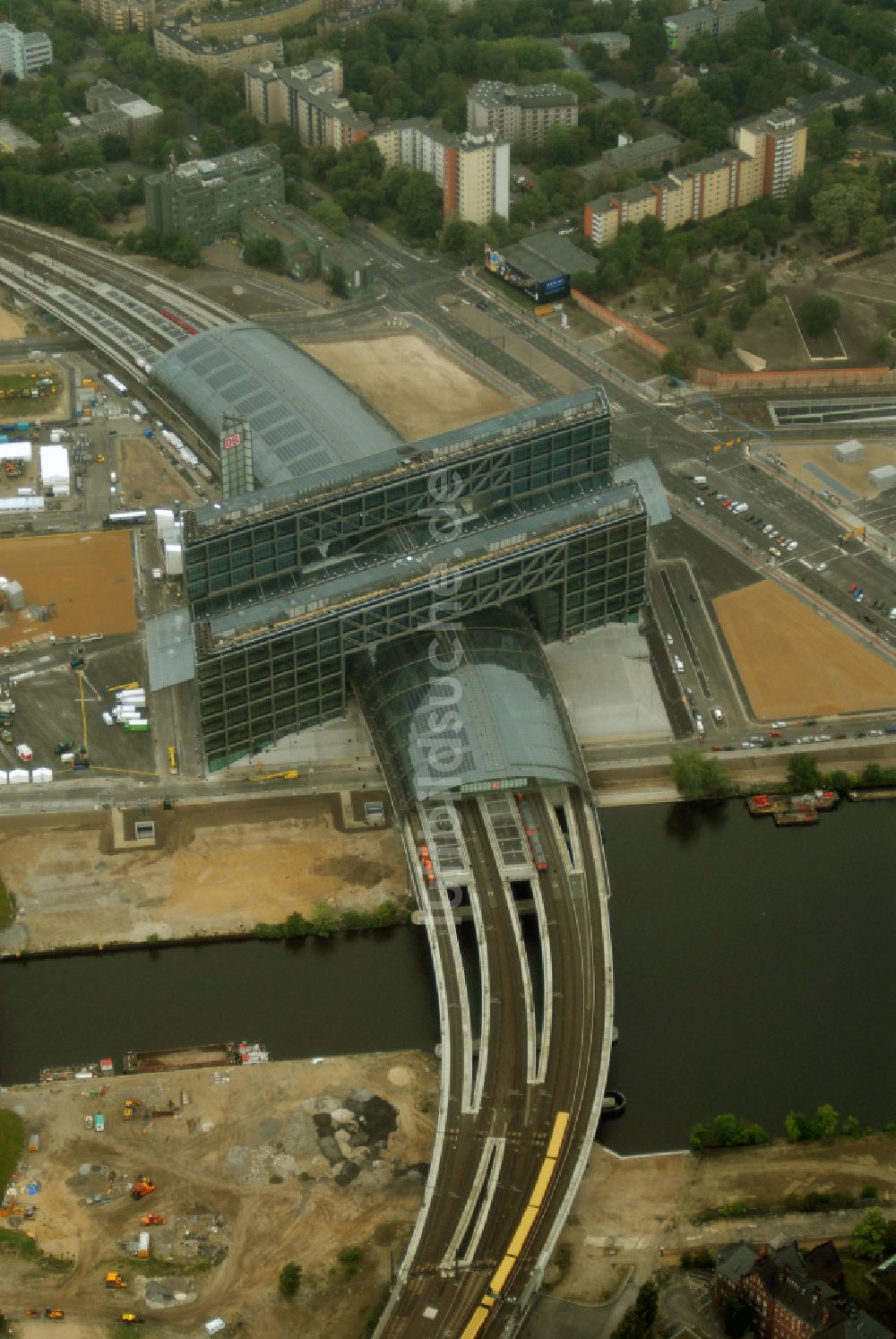 Berlin von oben - Hauptbahnhof der Deutschen Bahn in Berlin, Deutschland