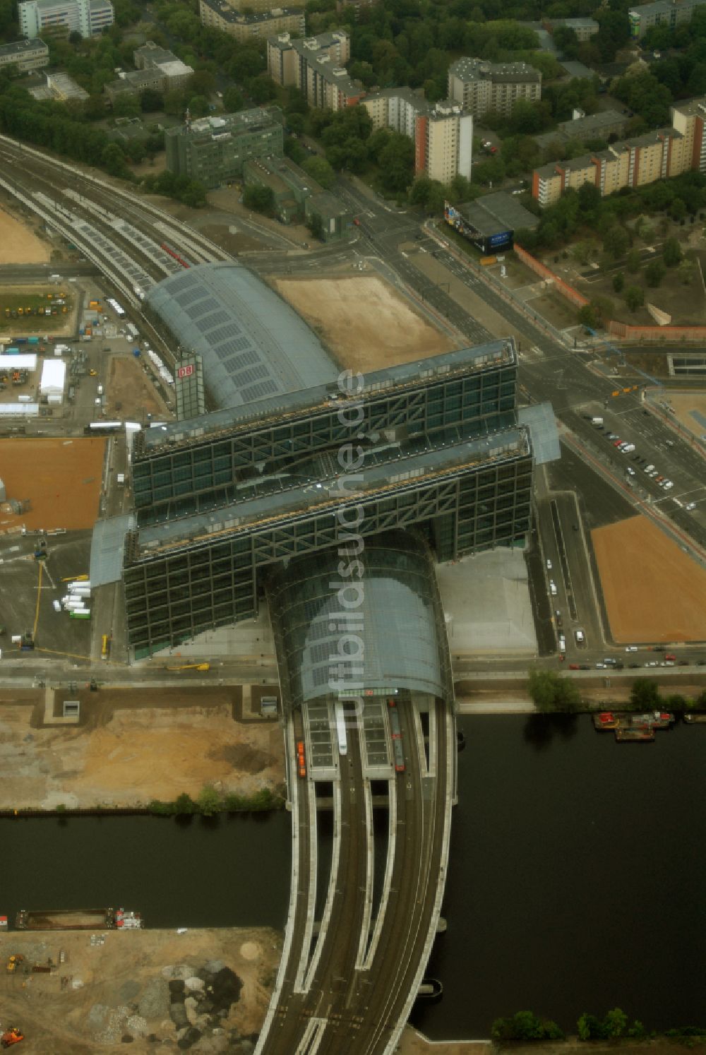 Berlin aus der Vogelperspektive: Hauptbahnhof der Deutschen Bahn in Berlin, Deutschland