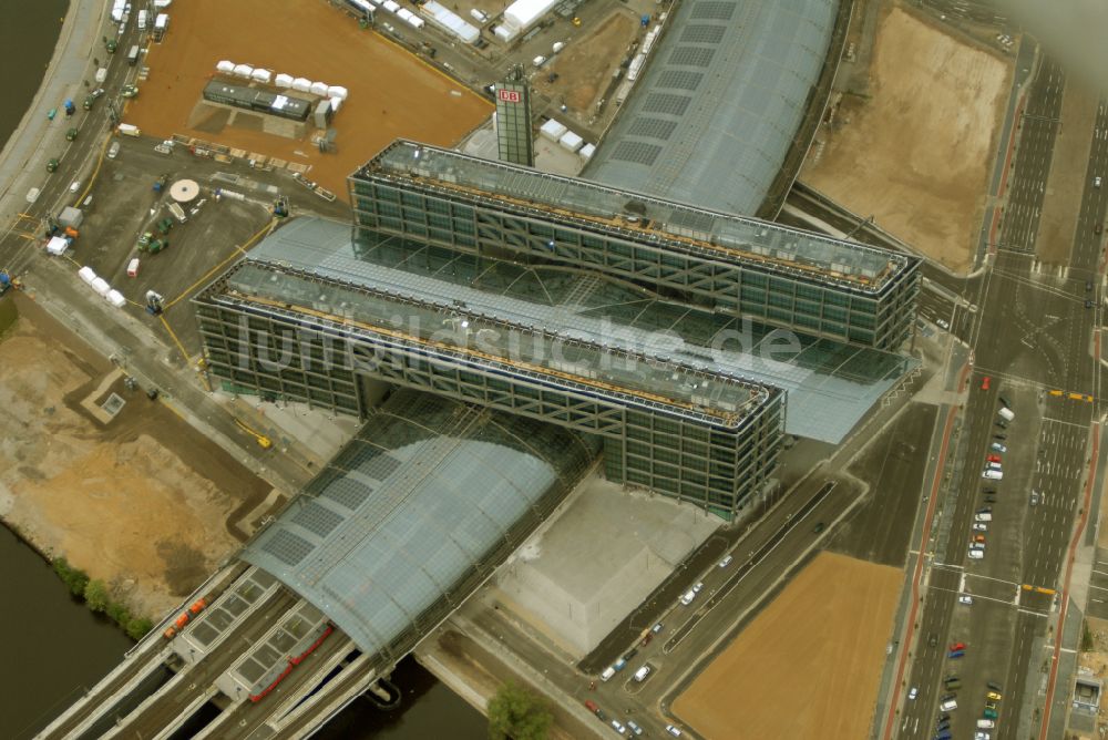 Luftbild Berlin - Hauptbahnhof der Deutschen Bahn in Berlin, Deutschland