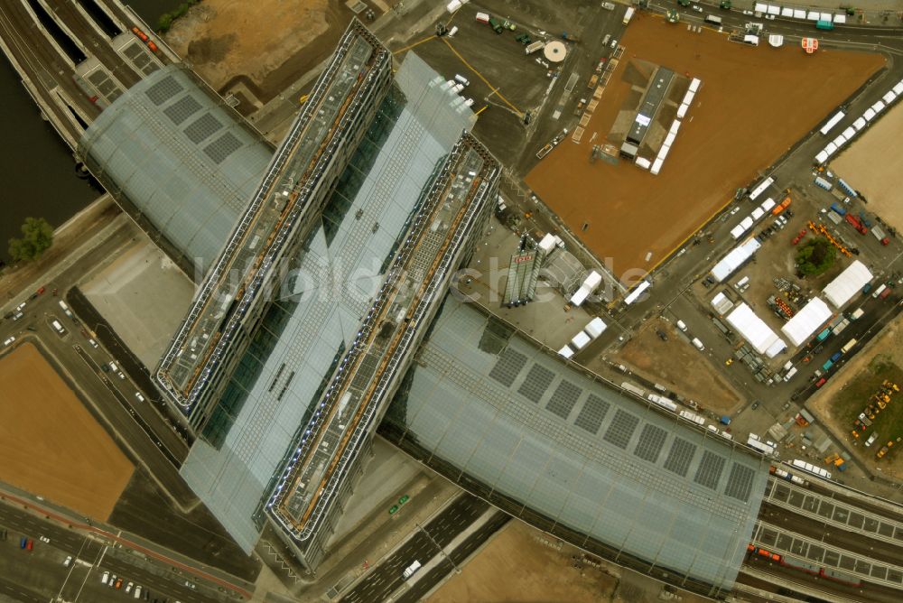 Berlin aus der Vogelperspektive: Hauptbahnhof der Deutschen Bahn in Berlin, Deutschland