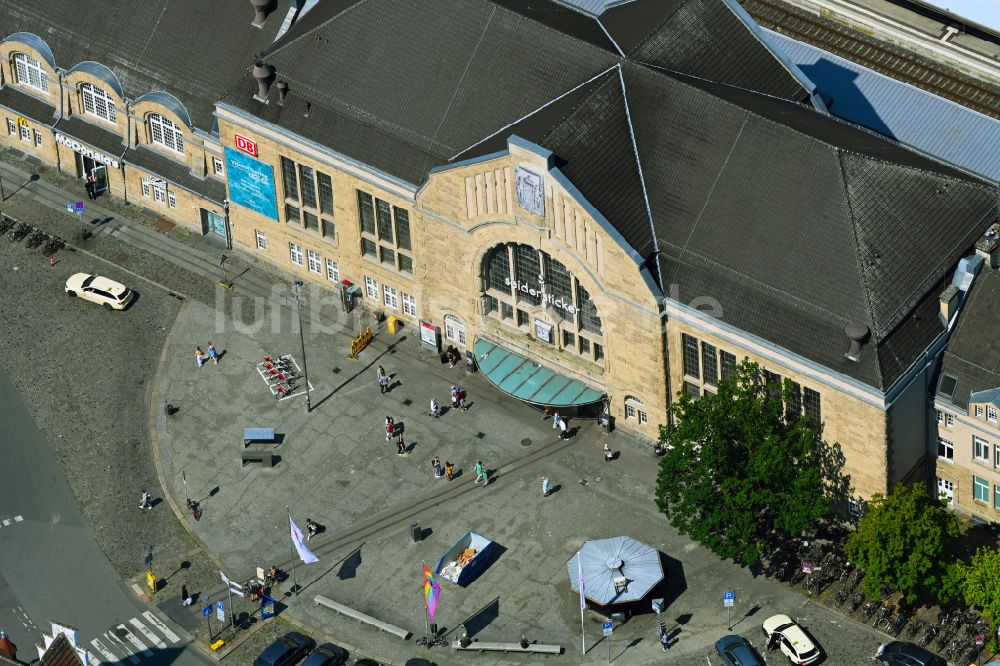 Bielefeld von oben - Hauptbahnhof der Deutschen Bahn in Bielefeld im Bundesland Nordrhein-Westfalen, Deutschland