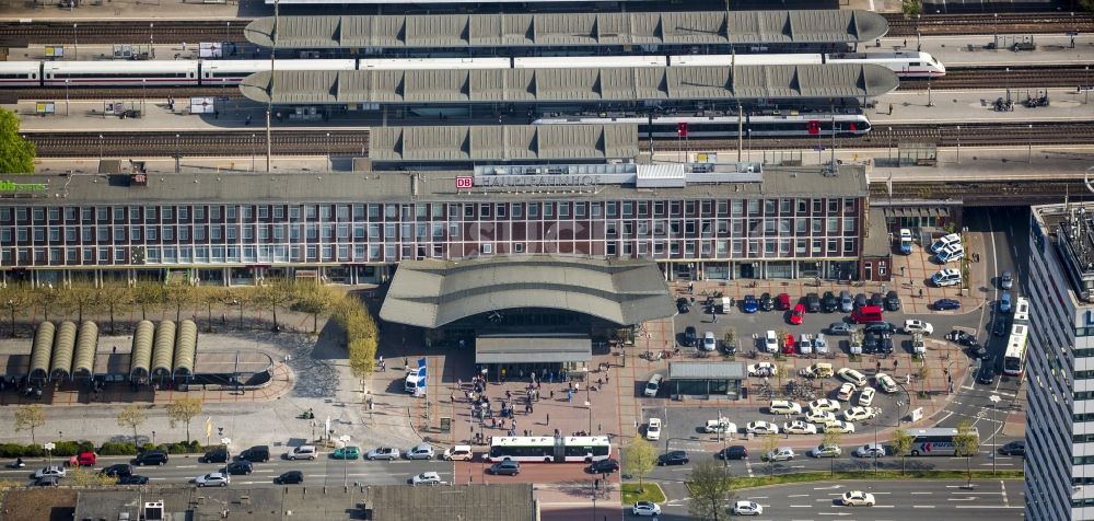 Bochum von oben - Hauptbahnhof der Deutschen Bahn in Bochum im Bundesland Nordrhein-Westfalen