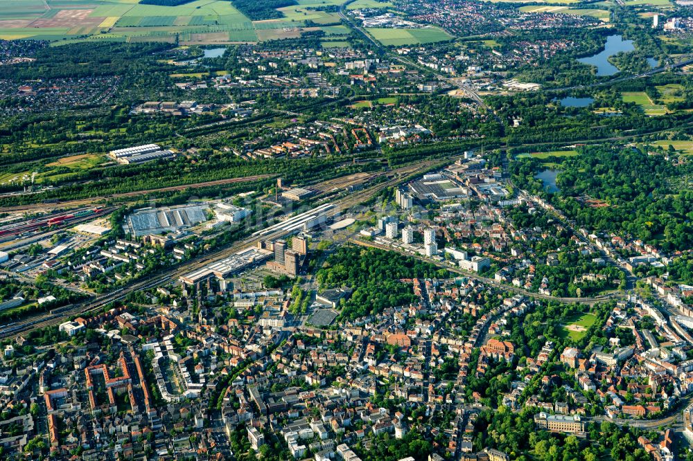 Luftaufnahme Braunschweig - Hauptbahnhof der Deutschen Bahn in Braunschweig im Bundesland Niedersachsen