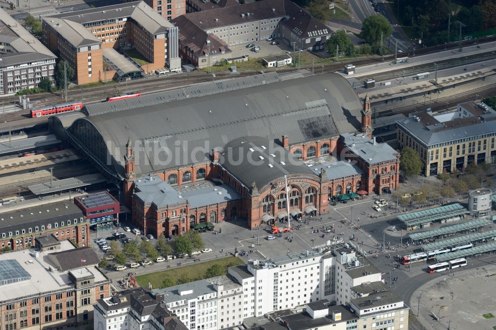 Bremen aus der Vogelperspektive: Hauptbahnhof der Deutschen Bahn in Bremen