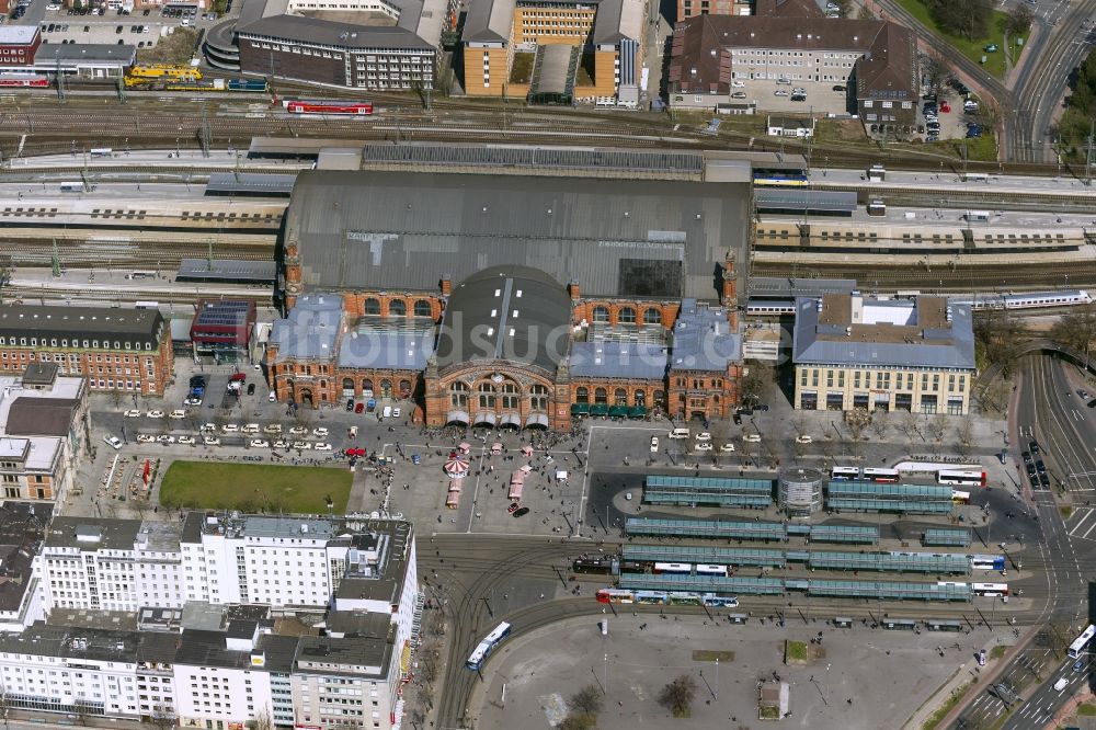 Bremen von oben - Hauptbahnhof der Deutschen Bahn von Bremen mit dem Bahnhofsvorplatz und dem Busbahnhof