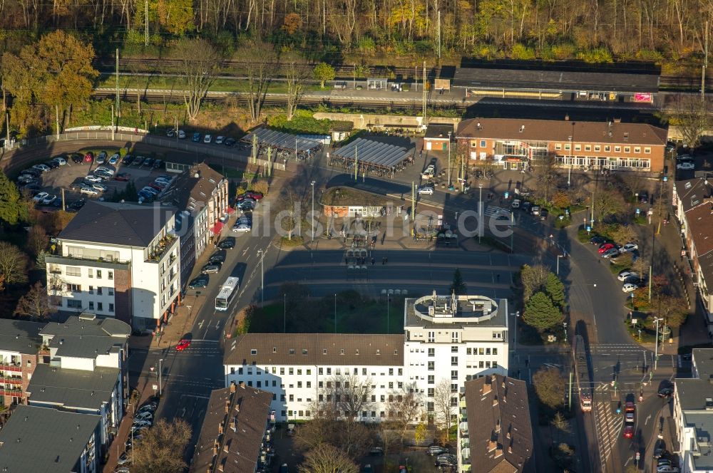 Dinslaken aus der Vogelperspektive: Hauptbahnhof der Deutschen Bahn und Busbahnhof am Bahnhofsplatz in Dinslaken im Bundesland Nordrhein-Westfalen