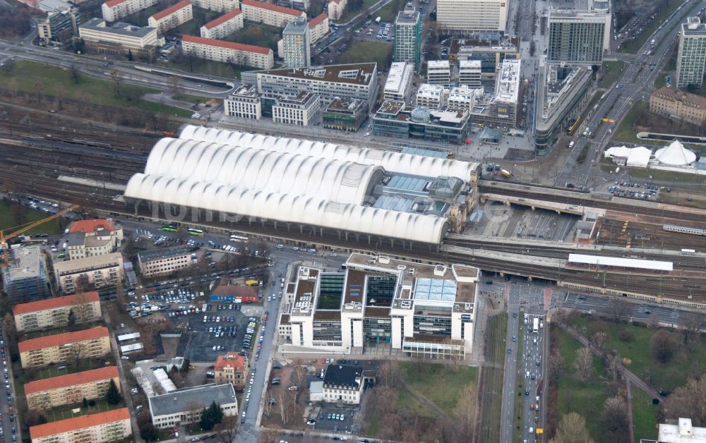 Dresden von oben - Hauptbahnhof der Deutschen Bahn in Dresden im Bundesland Sachsen, Deutschland