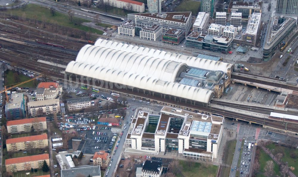 Dresden aus der Vogelperspektive: Hauptbahnhof der Deutschen Bahn in Dresden im Bundesland Sachsen, Deutschland