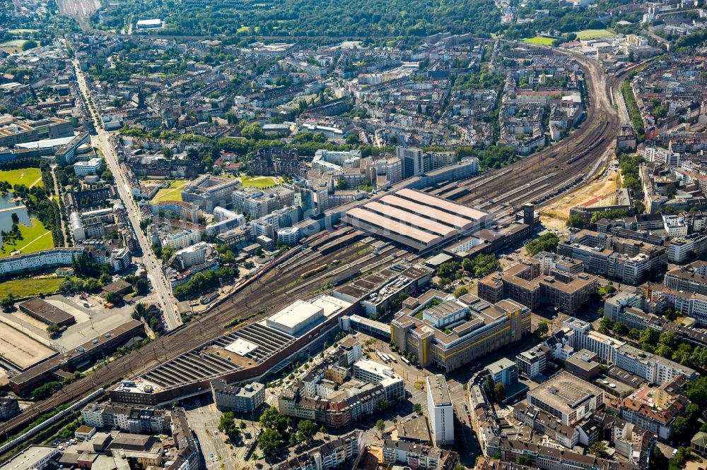 Düsseldorf aus der Vogelperspektive: Hauptbahnhof der Deutschen Bahn in Düsseldorf im Bundesland Nordrhein-Westfalen