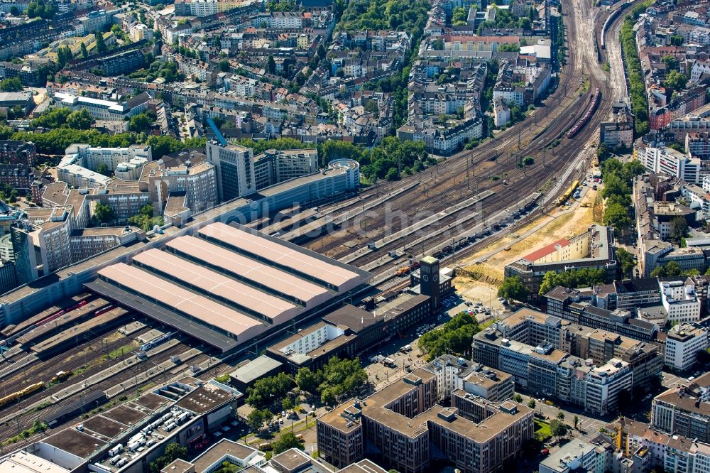 Luftbild Düsseldorf - Hauptbahnhof der Deutschen Bahn in Düsseldorf im Bundesland Nordrhein-Westfalen