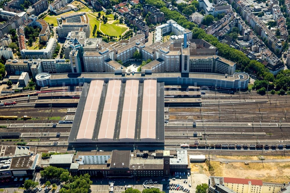 Luftbild Düsseldorf - Hauptbahnhof der Deutschen Bahn in Düsseldorf im Bundesland Nordrhein-Westfalen