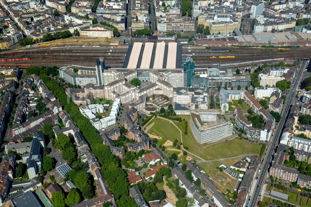 Düsseldorf von oben - Hauptbahnhof der Deutschen Bahn in Düsseldorf im Bundesland Nordrhein-Westfalen