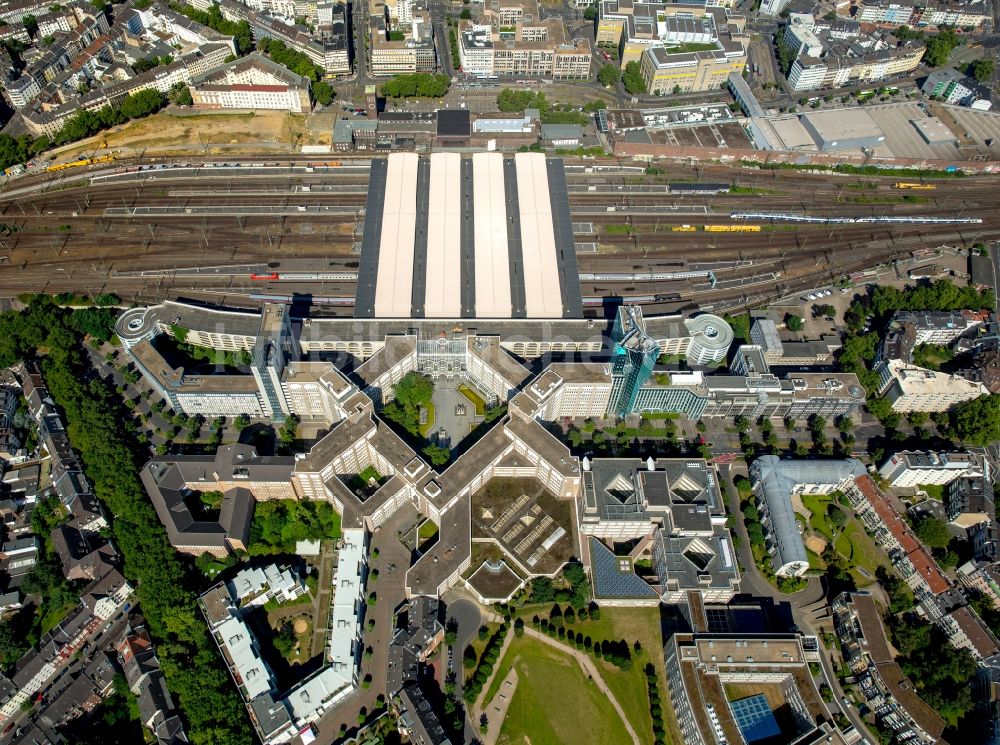 Luftbild Düsseldorf - Hauptbahnhof der Deutschen Bahn in Düsseldorf im Bundesland Nordrhein-Westfalen