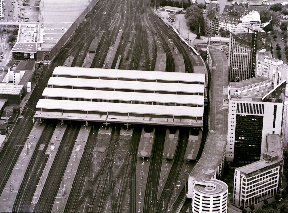 Düsseldorf aus der Vogelperspektive: Hauptbahnhof der Deutschen Bahn in Düsseldorf im Bundesland Nordrhein-Westfalen, Deutschland