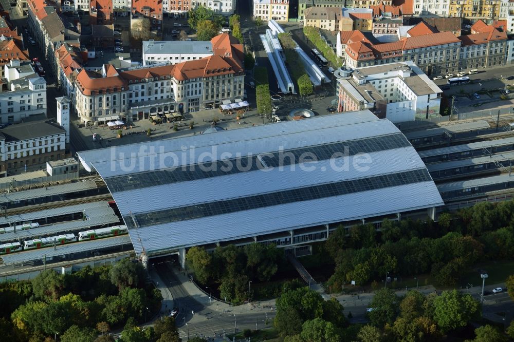 Erfurt von oben - Hauptbahnhof der Deutschen Bahn in Erfurt im Bundesland Thüringen