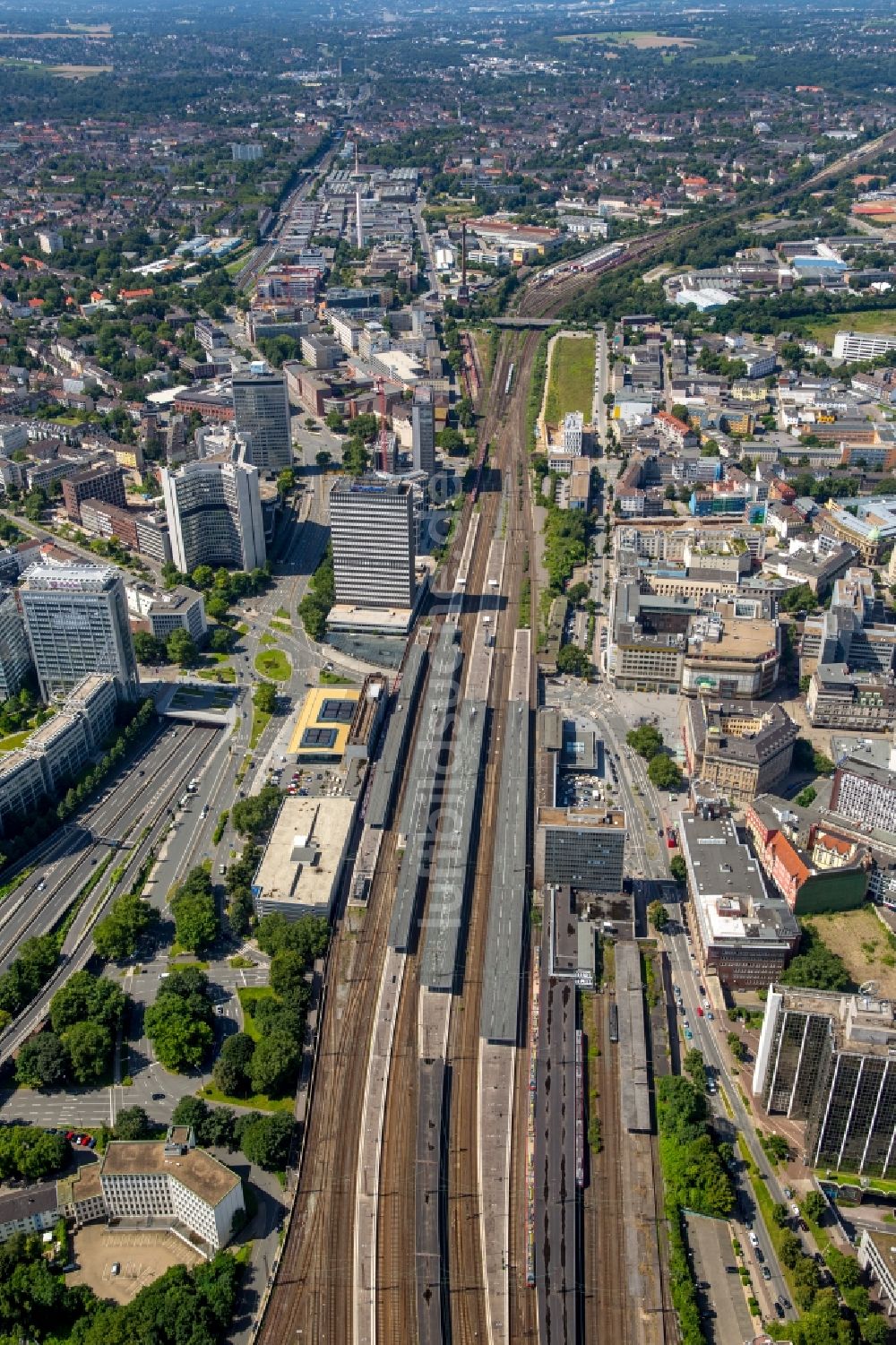 Essen von oben - Hauptbahnhof der Deutschen Bahn in Essen im Bundesland Nordrhein-Westfalen