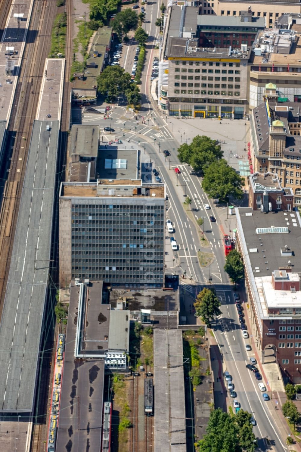 Essen von oben - Hauptbahnhof der Deutschen Bahn in Essen im Bundesland Nordrhein-Westfalen