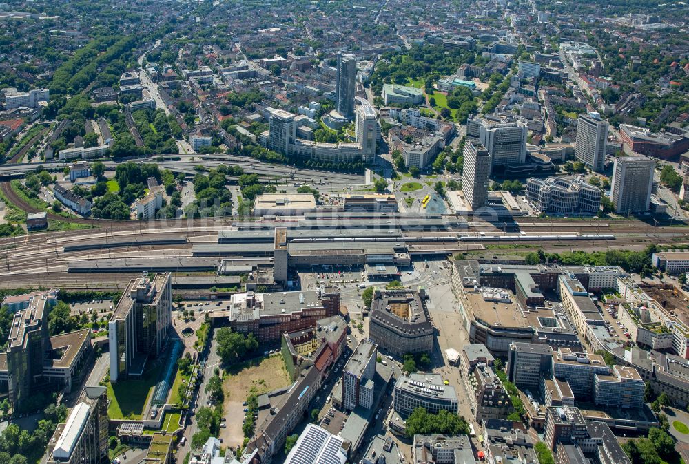 Essen aus der Vogelperspektive: Hauptbahnhof der Deutschen Bahn in Essen im Bundesland Nordrhein-Westfalen, Deutschland