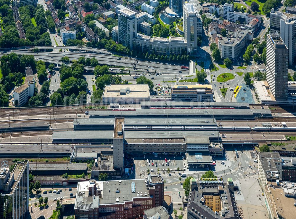 Essen von oben - Hauptbahnhof der Deutschen Bahn in Essen im Bundesland Nordrhein-Westfalen, Deutschland