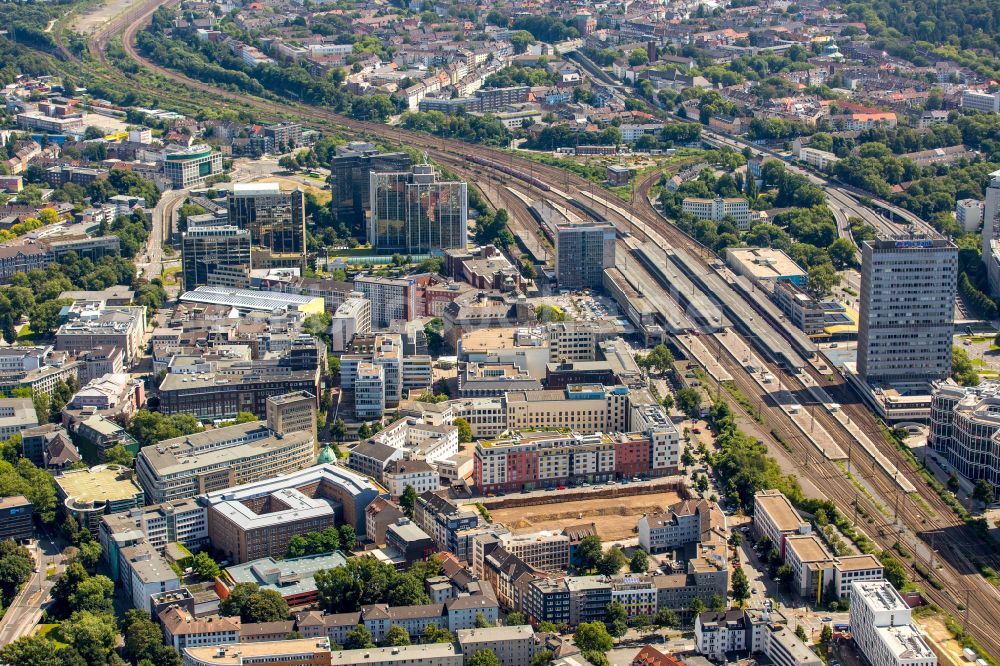 Essen aus der Vogelperspektive: Hauptbahnhof der Deutschen Bahn in Essen im Bundesland Nordrhein-Westfalen, Deutschland