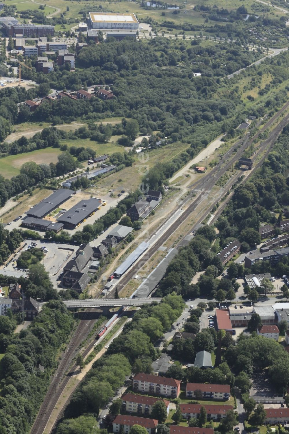 Flensburg von oben - Hauptbahnhof der Deutschen Bahn in Flensburg im Bundesland Schleswig-Holstein