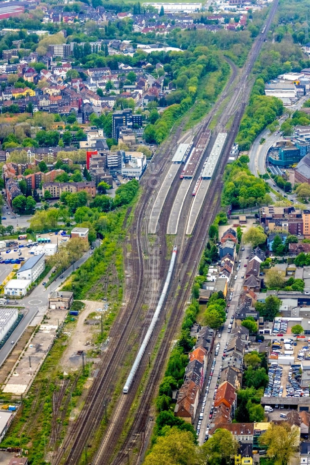 Gelsenkirchen von oben - Hauptbahnhof der Deutschen Bahn in Gelsenkirchen im Bundesland Nordrhein-Westfalen, Deutschland