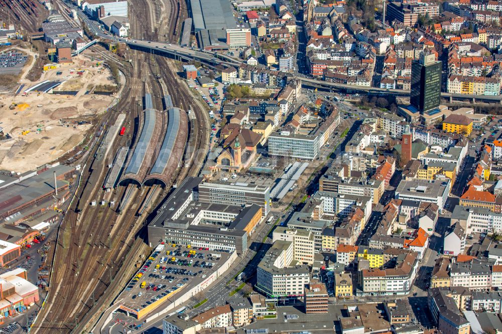 Hagen aus der Vogelperspektive: Hauptbahnhof der Deutschen Bahn in Hagen im Bundesland Nordrhein-Westfalen, Deutschland