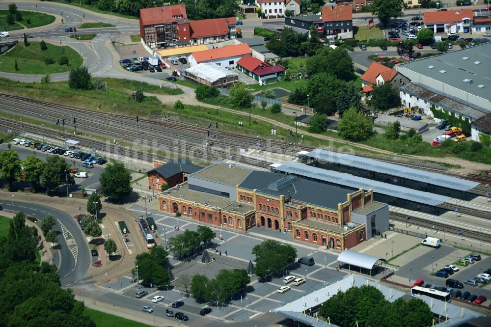 Luftaufnahme Halberstadt - Hauptbahnhof der Deutschen Bahn in Halberstadt im Bundesland Sachsen-Anhalt