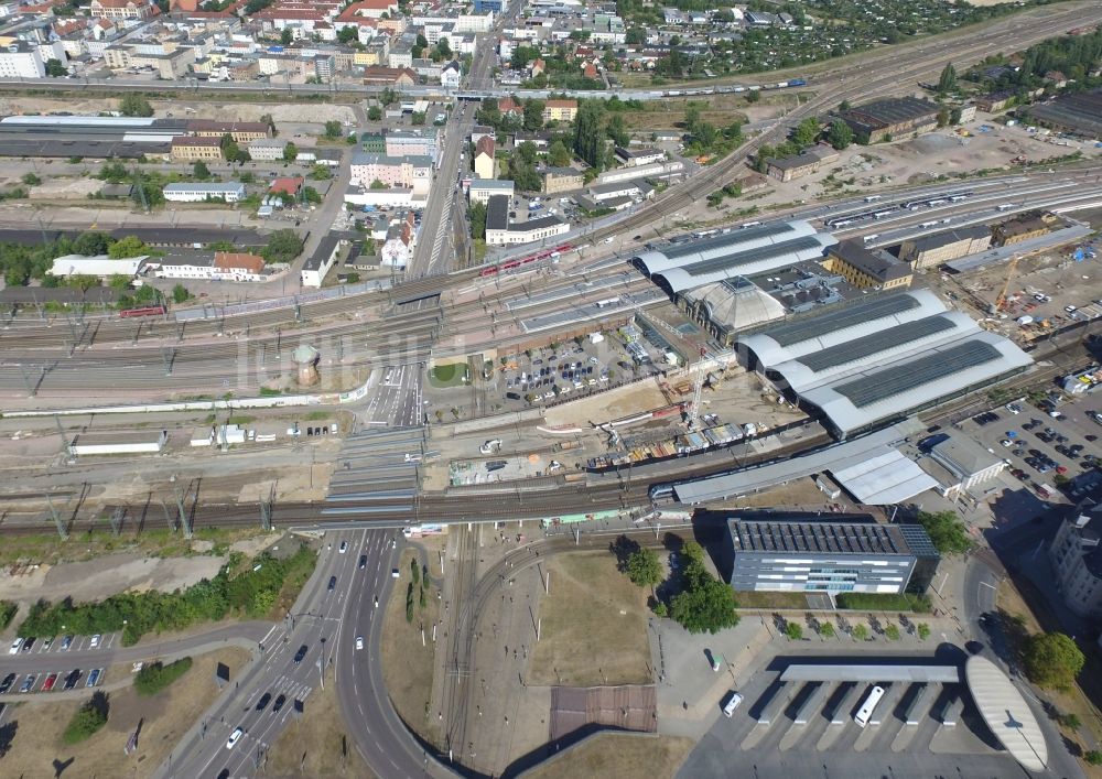 Halle (Saale) aus der Vogelperspektive: Hauptbahnhof der Deutschen Bahn in Halle (Saale) im Bundesland Sachsen-Anhalt, Deutschland