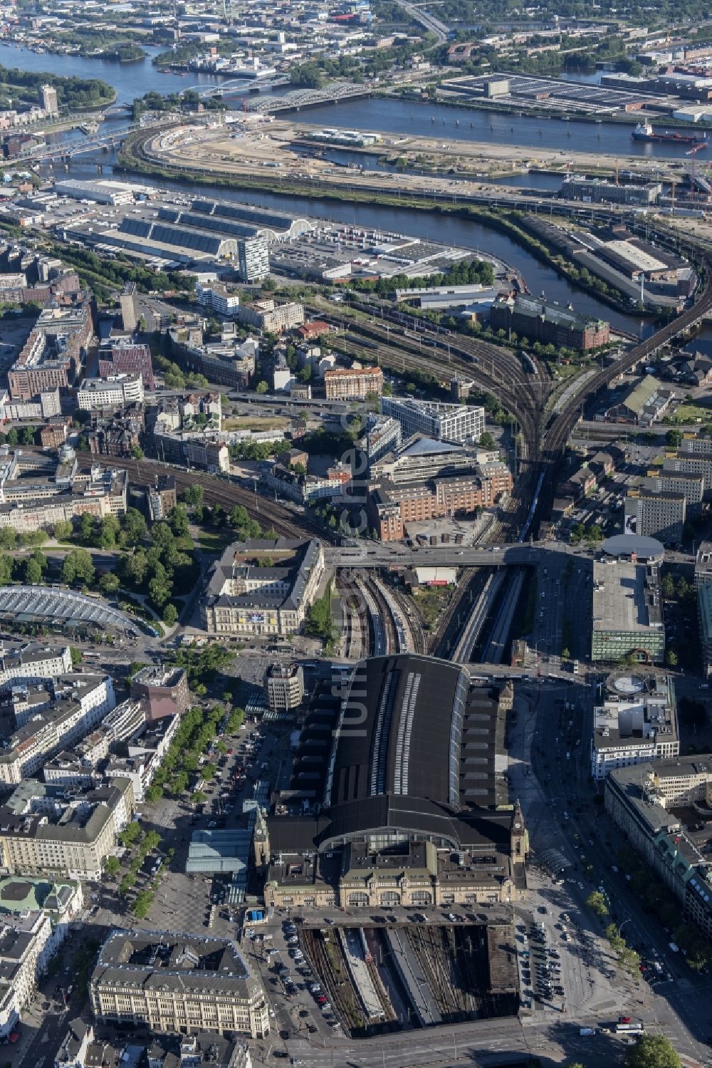 Hamburg von oben - Hauptbahnhof der Deutschen Bahn in Hamburg, Deutschland