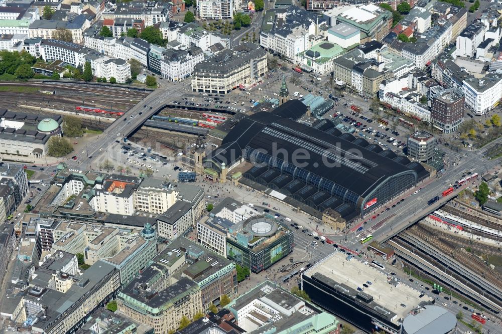 Hamburg aus der Vogelperspektive: Hauptbahnhof der Deutschen Bahn in Hamburg, Deutschland